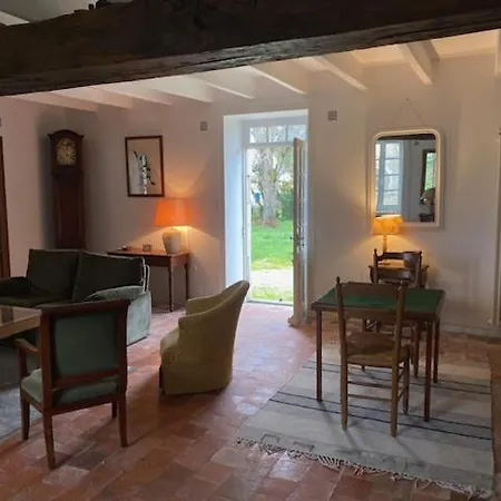 Holiday home La Vieille Cure, Spa, Wifi A 20 Min Des Plages La Jonchere